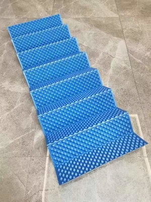 Matériau imperméable à l'eau résistant aux larmes résistant à l'humidité Pad de couchage ultra léger Convient pour la randonnée L'alpinisme et le camping