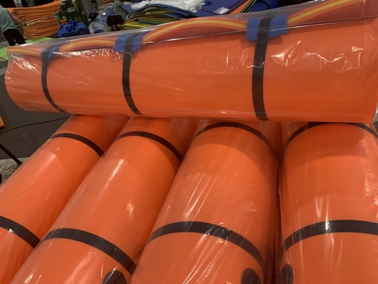 OEM Durabilité XPE mousse pads d'eau extérieurs Couleur accrocheuse pour la piscine de parc aquatique