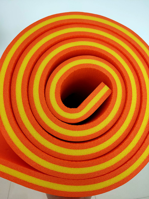 OEM Durabilité XPE mousse pads d'eau extérieurs Couleur accrocheuse pour la piscine de parc aquatique