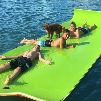 Durabilité Confort extérieur XPE Pad en mousse Couverture flottante imperméable à l'eau Résistant aux larmes Couleur accrocheuse pour l'extérieur