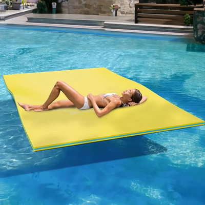 Pâtes flottantes à l'eau de l'usine directe 3 couches épaisses XPE mousse tapis flottant piscine lac