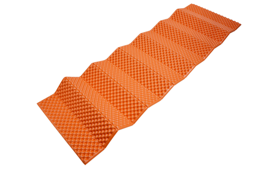 Mat de camping en mousse XPE pliable léger et bon marché avec une bonne résilience Matériau IXPE R Value 2.1