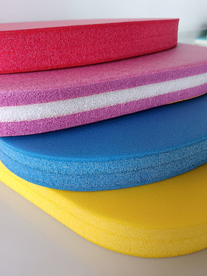 Coussin de haute qualité à faible densité IXPE imperméable à l'eau Vente à chaud planche de surf planche de surf carrosserie Plateau flottant en mousse