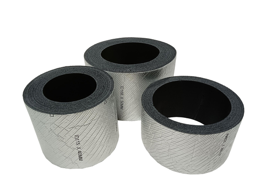 Rouleau d'isolation du conduit de climatisation en polyéthylène en mousse croisée XLPE rouleau avec feuille d'aluminium et colle adhésive