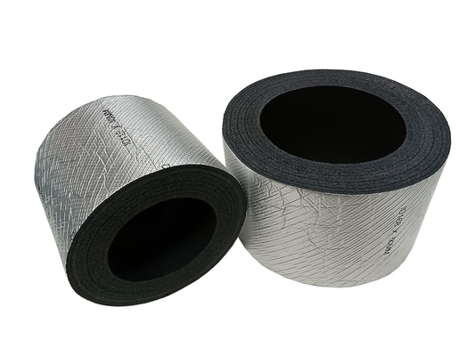 Rouleau d'isolation du conduit de climatisation en polyéthylène en mousse croisée XLPE rouleau avec feuille d'aluminium et colle adhésive