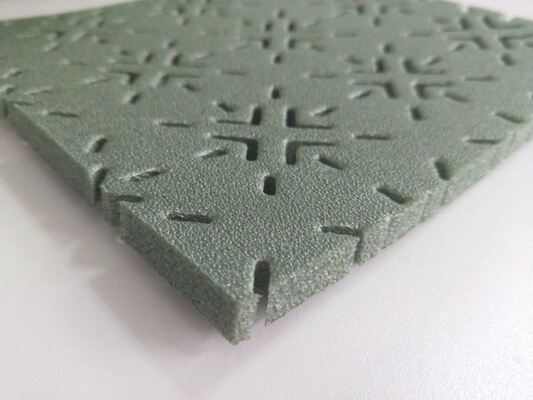 Coussin en mousse XPE pour les terrains de jeux et l'aménagement paysager en herbe artificielle Matériau écologique en couleur