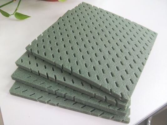 Coussin en mousse XPE pour les terrains de jeux et l'aménagement paysager en herbe artificielle Matériau écologique en couleur