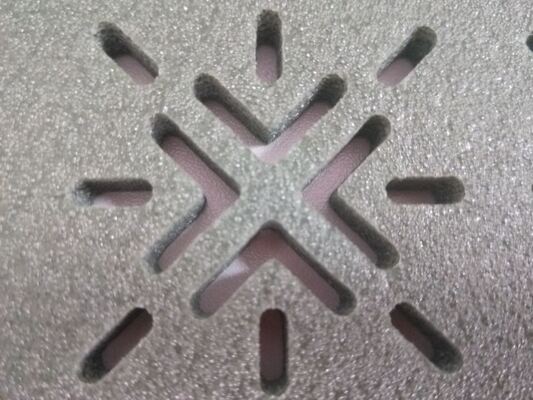 Coussin en mousse XPE pour les terrains de jeux et l'aménagement paysager en herbe artificielle Matériau écologique en couleur