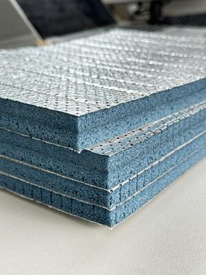 Polyolefine PO en mousse acoustique à cellules semi-ouvertes avec couche de papier d'aluminium et support adhésif Plaques d'isolation à réduction du bruit de qualité supérieure résistantes au feu et faciles à installer pour les systèmes de ventilation